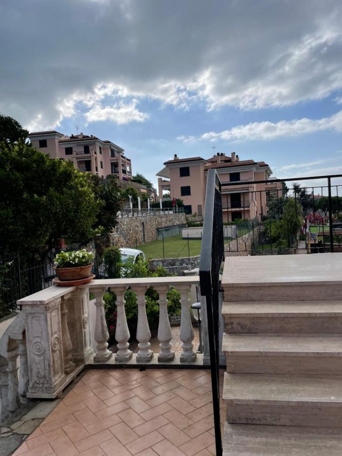 Apartment Aurora & Nicole Ideal Per Biker Con Terazza Vista Mare Parcheggio E Wi-Fi Gratuiti Pietra Ligure Exterior photo